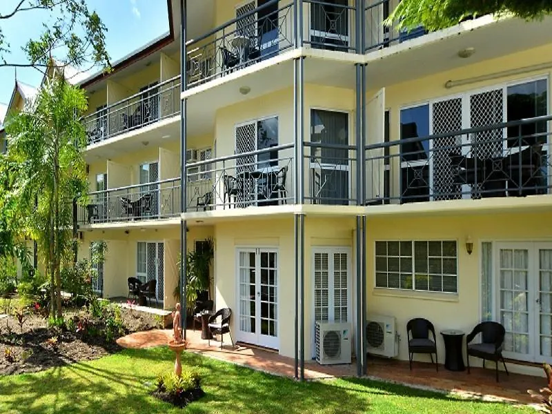 Cairns Queenslander Hotel y Apartamentos 4*,